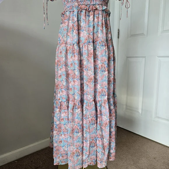 En Saison | Small | Adelina Smocked Floral Tiered Midi Dress - Picture 3 of 14